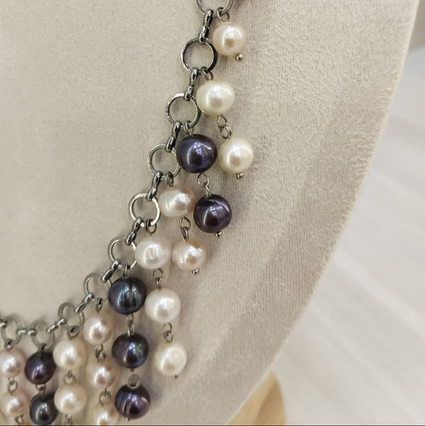 The Natural Pearl Necklace with Silver Coated Alloy: A Fusion of Elegance and Modern Design image 2
