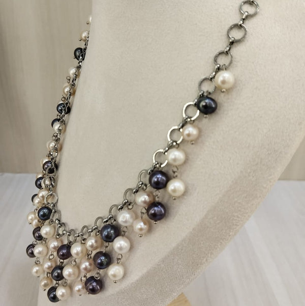The Natural Pearl Necklace with Silver Coated Alloy: A Fusion of Elegance and Modern Design image 1
