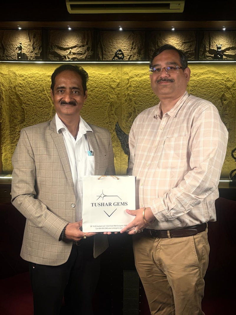 Ravi Kapoor with a Tushar Gems customer